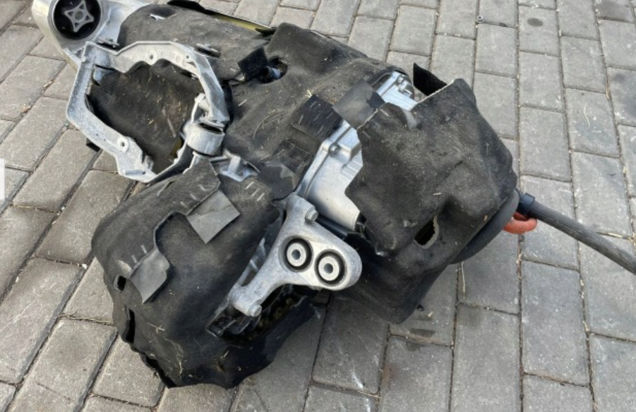 Tesla Model S Elmotor foran - 1035050 - 00 - D