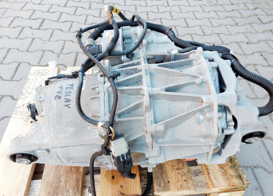 TESLA Y MODEL Y 23r. Elmotor bagpå 1587780-00-C