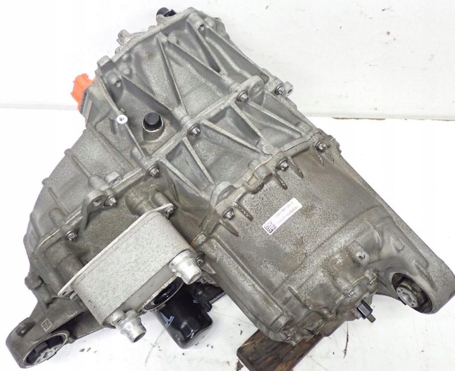 MOTOR ELEKTRISK DRIV BAG 2WD BAGWD 3D7 TESLA MODEL Y 283 HK  1587780-00-C 1587780-00