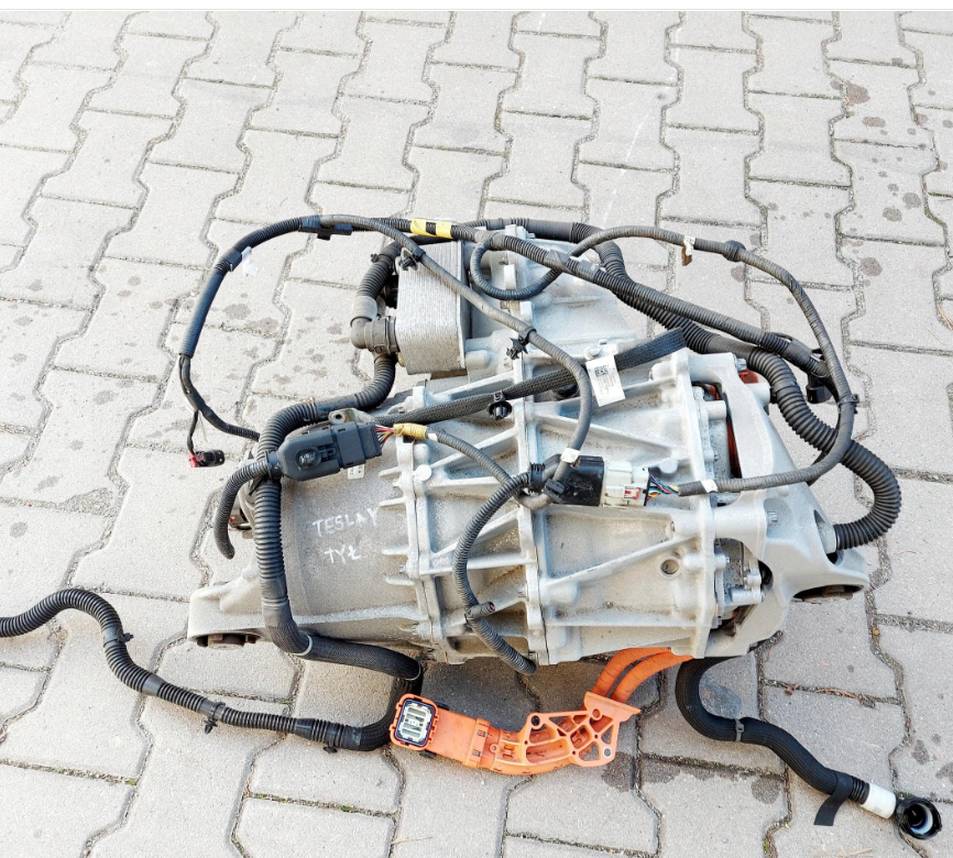 TESLA Y MODEL Y 22r. Elmotor bagpå 1587780-00-A
