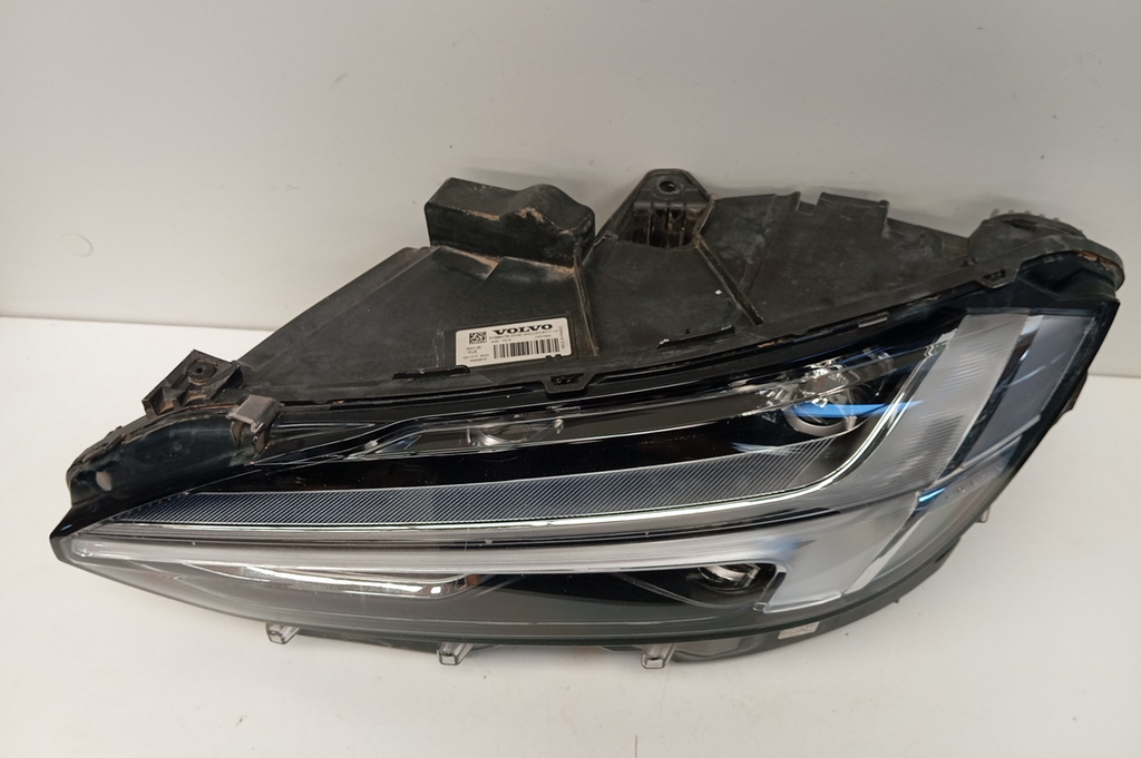 Volvo V90 II Estate Venstre Forlygte  - 31386170